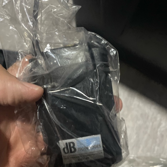Db Technologies microphone multi frequency 
Comes with bodypack , receiver - Picture 8 of 9